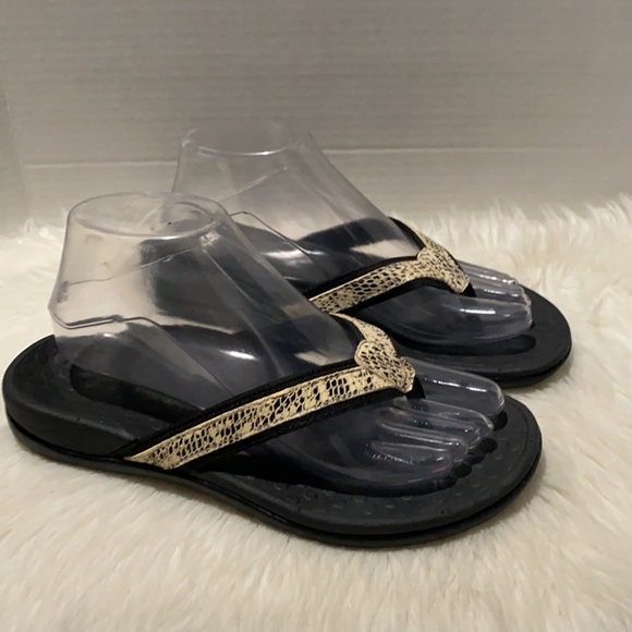 Vionic Sandals - Picture 2 of 5